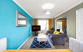 Elegant 4 Bed House - Parking And Garden - Sleeps 8
